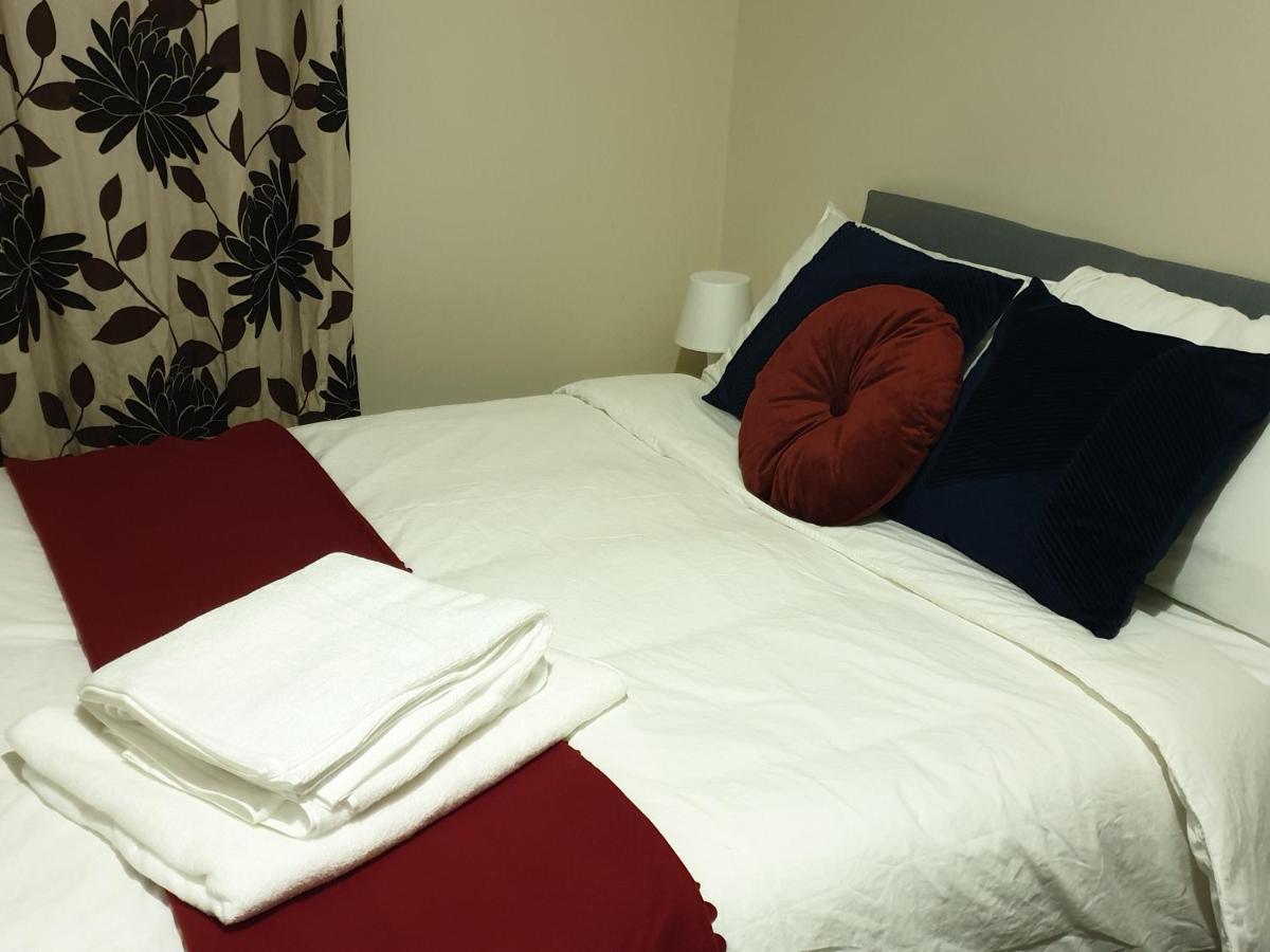 2 Bedroom Lovely Apartment In Woolwich Лондон Екстер'єр фото