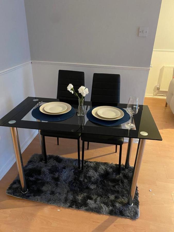 2 Bedroom Lovely Apartment In Woolwich Лондон Екстер'єр фото
